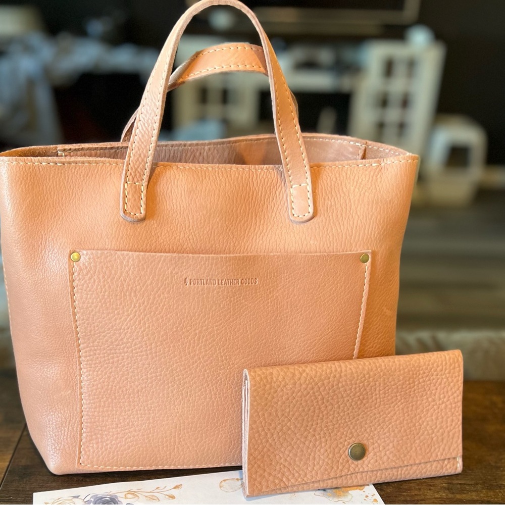 New Portland Leather Goods Med Crossbody Zip